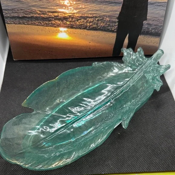 Elegant Resin Leaf Art Piece - Picture 1 of 14